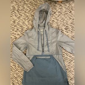 Gently Used, Wind breaker, water resistant, hoodie, pockets.